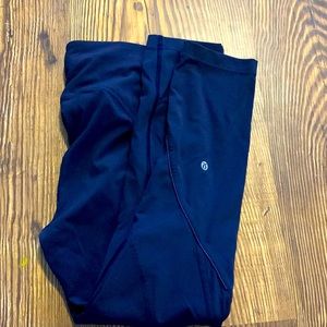 Lululemon size 6 navy leggings